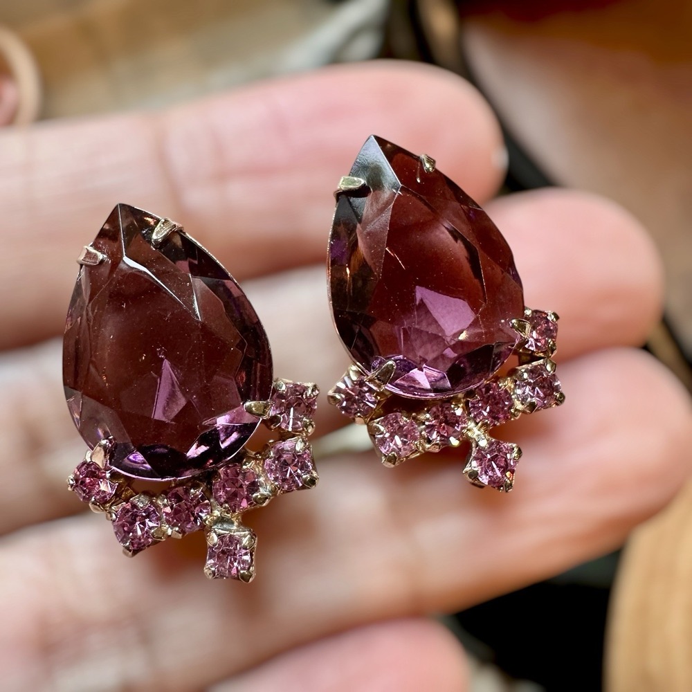 Vintage 1950s‎ Clip Earrings 1 Inch Purple Pink Glass Rhinestones Gold Plated